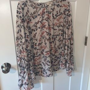 Cute flower print loft shirt !